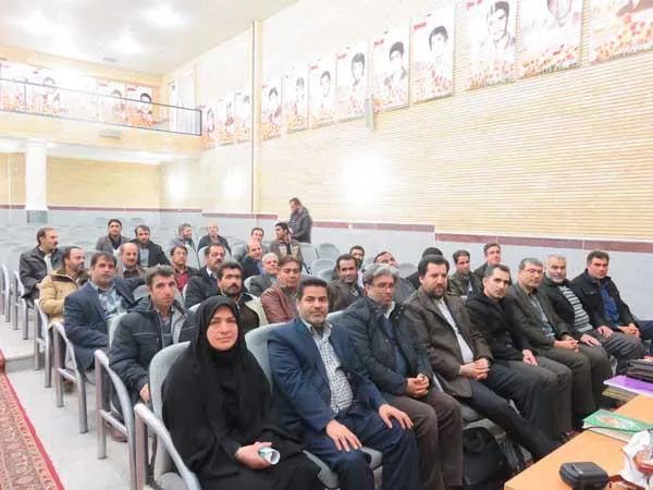 جلسه آموزشی  دهیاران شهرستان آذرشهر در مورد بهداشت آب و بیماریهای واگیر